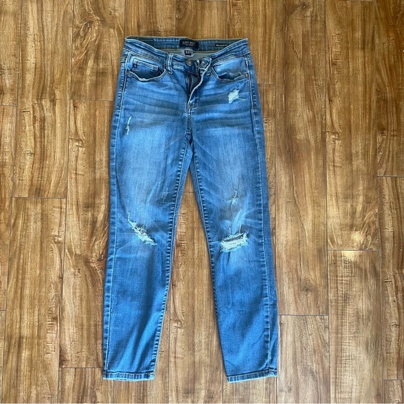 JUDY BLUE Women’s Blue Relaxed Fit Distressed Skinny Jean Size 5/27 - Picture 1 of 12